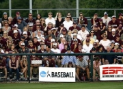 篮球赛事中，一支球队大放异彩，成为焦点！