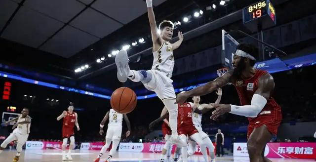 托卢兹队成员不满主教练战术安排的简单介绍