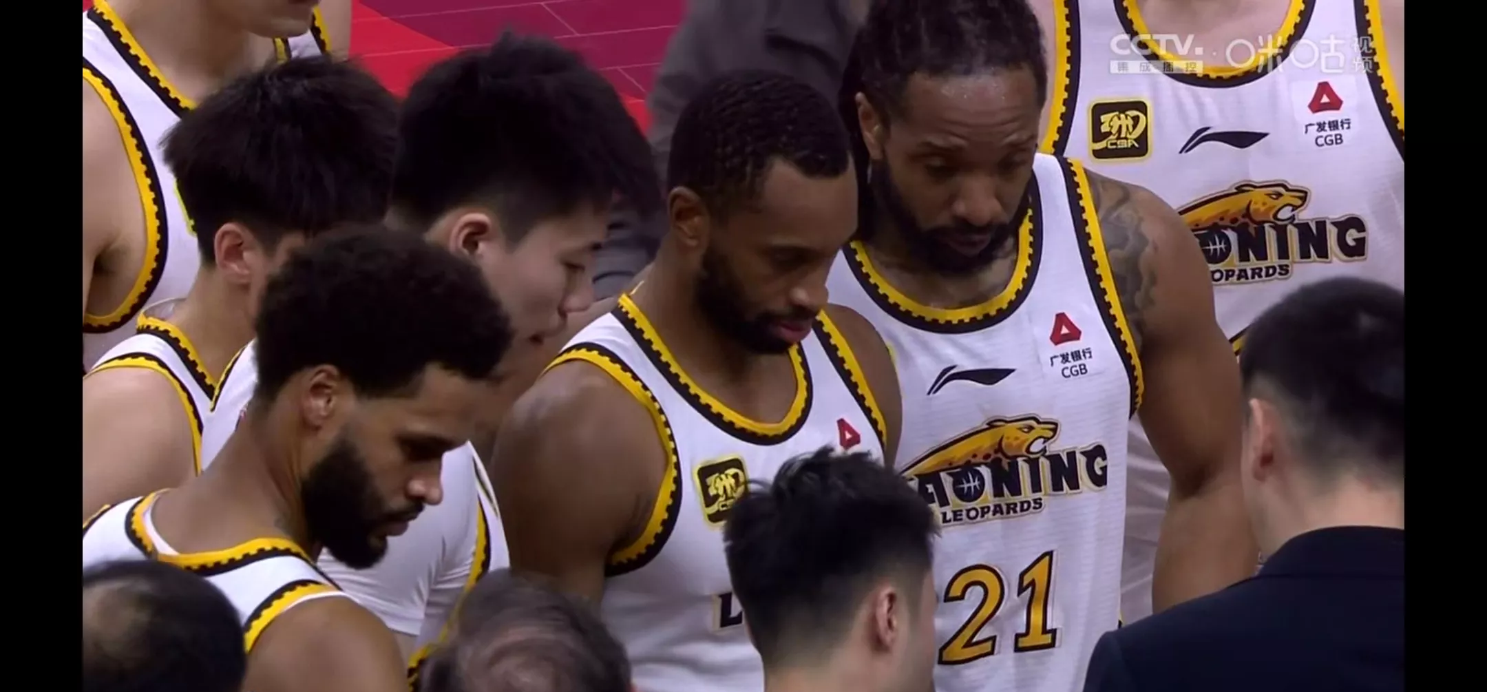 黑龙江男篮场上情绪低落，教练组全力支持的简单介绍
